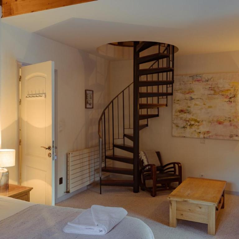 Beautiful chalet sleeps 10 with hot tub - Chalet - 8