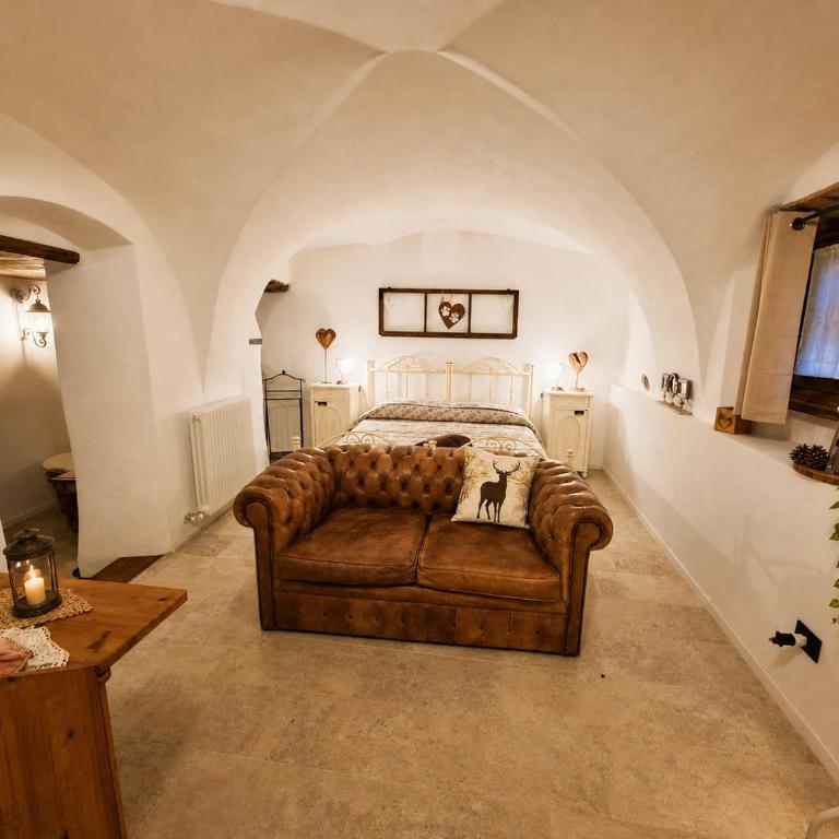 La SUITE delle Scuderie di Casa Bernardi con Vasca Freestanding, PetFiendly con Area Cani - Ampia Camera Matrimoniale - 3
