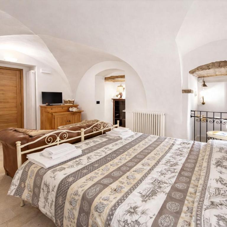 La SUITE delle Scuderie di Casa Bernardi con Vasca Freestanding, PetFiendly con Area Cani - Ampia Camera Matrimoniale - 5