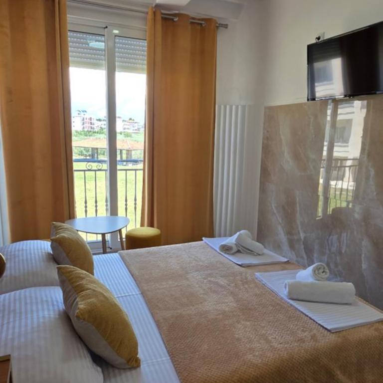 Elsa - One-Bedroom Apartment with River View - 1