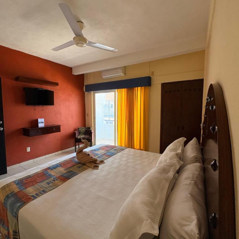 Hotel Mocali - Suite con cama grande y balcón - 7
