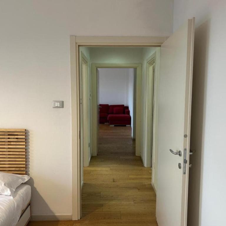 Spacious Apartment close to train station - Appartamento con 2 Camere da Letto - 9