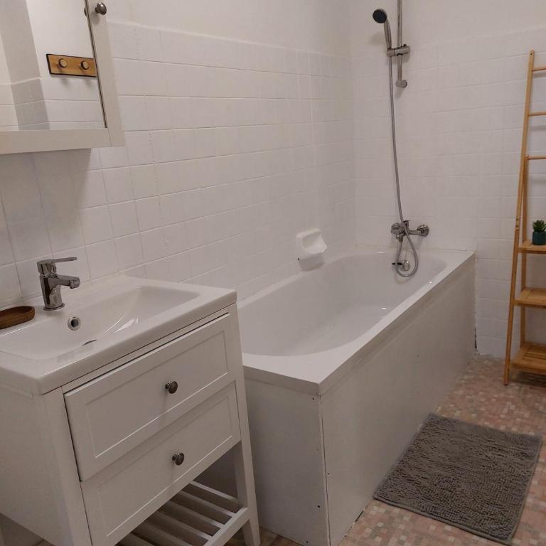 Centre avec parking et terrasse - Appartement 2 Chambres - 18