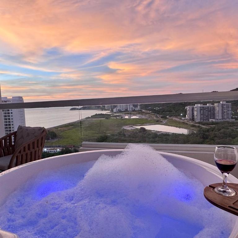 Suite con Jacuzzi y Hermosa Vista al Mar - Apartamento de 1 dormitorio - 1