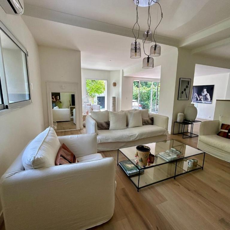 Très agréable et spacieuse villa avec piscine, jardin et clim - Villa avec Piscine Privée - 1