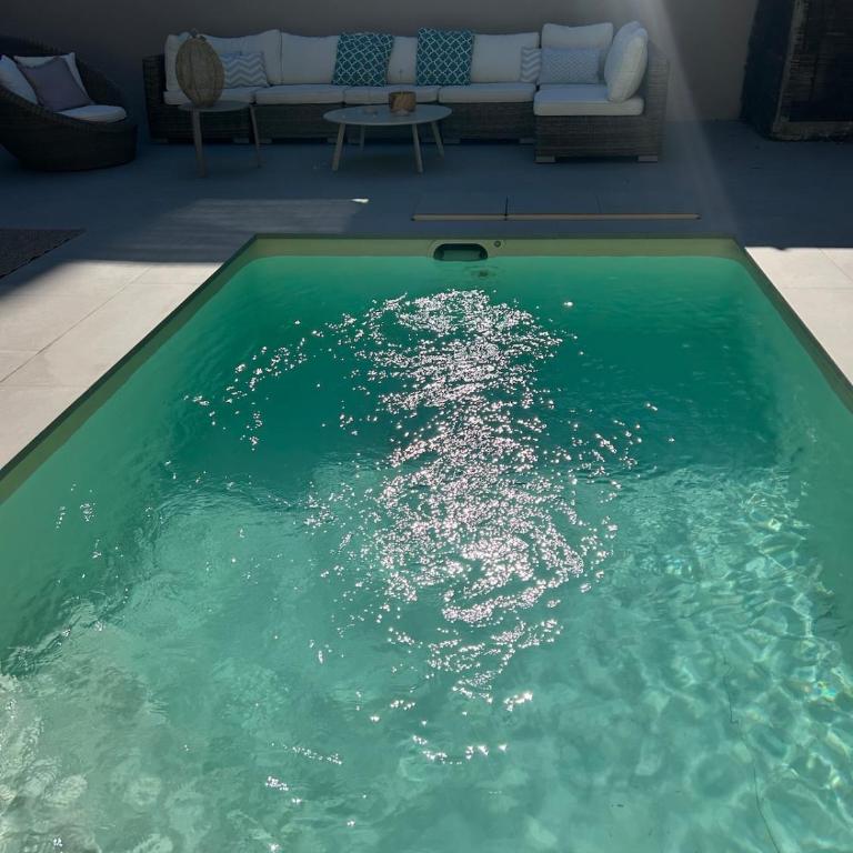 Très agréable et spacieuse villa avec piscine, jardin et clim - Villa avec Piscine Privée - 5