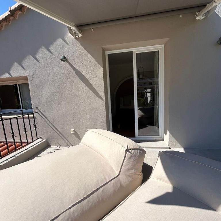 Très agréable et spacieuse villa avec piscine, jardin et clim - Villa avec Piscine Privée - 23