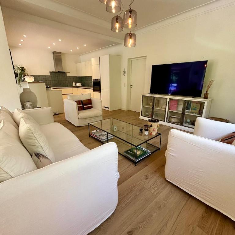 Très agréable et spacieuse villa avec piscine, jardin et clim - Villa avec Piscine Privée - 14