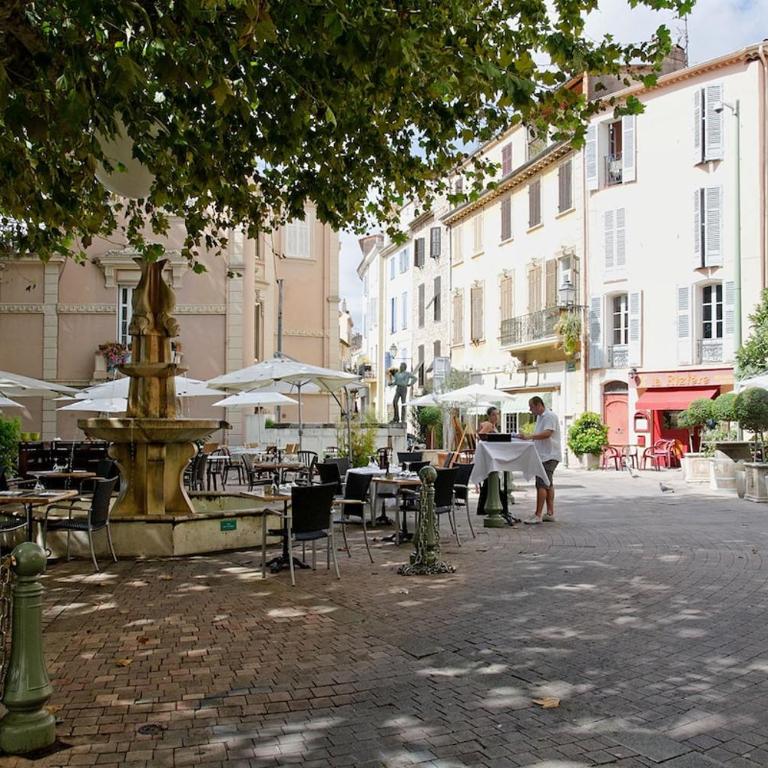 Très agréable et spacieuse villa avec piscine, jardin et clim - Villa avec Piscine Privée - 29