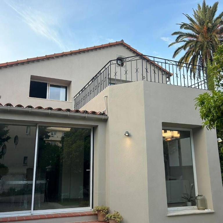 Très agréable et spacieuse villa avec piscine, jardin et clim - Villa avec Piscine Privée - 7