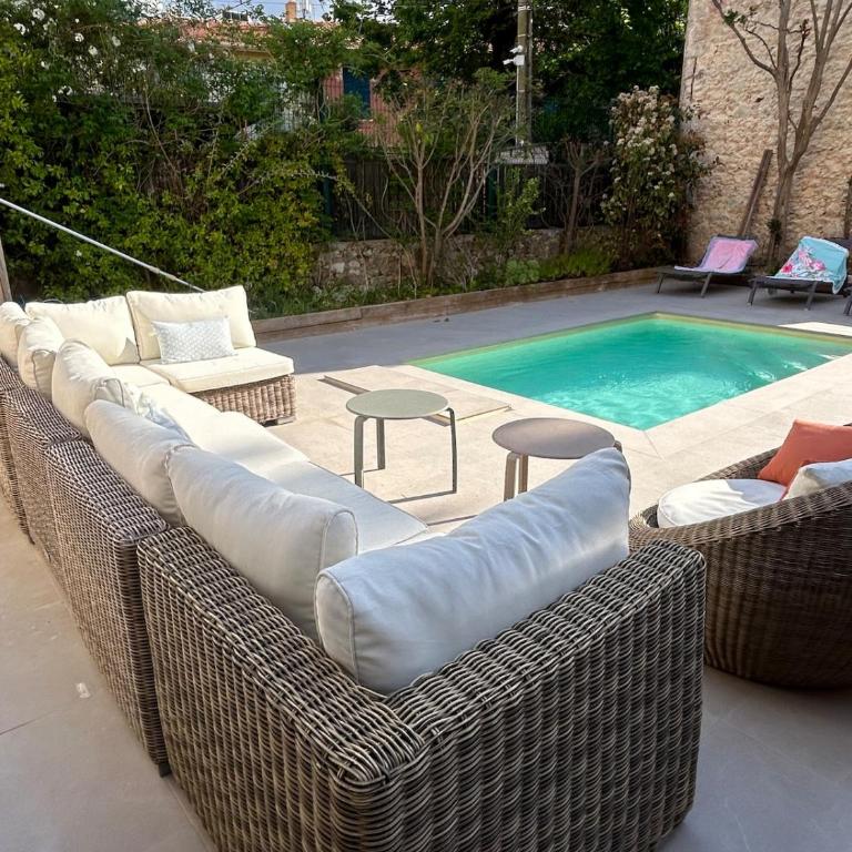 Très agréable et spacieuse villa avec piscine, jardin et clim - Villa avec Piscine Privée - 3
