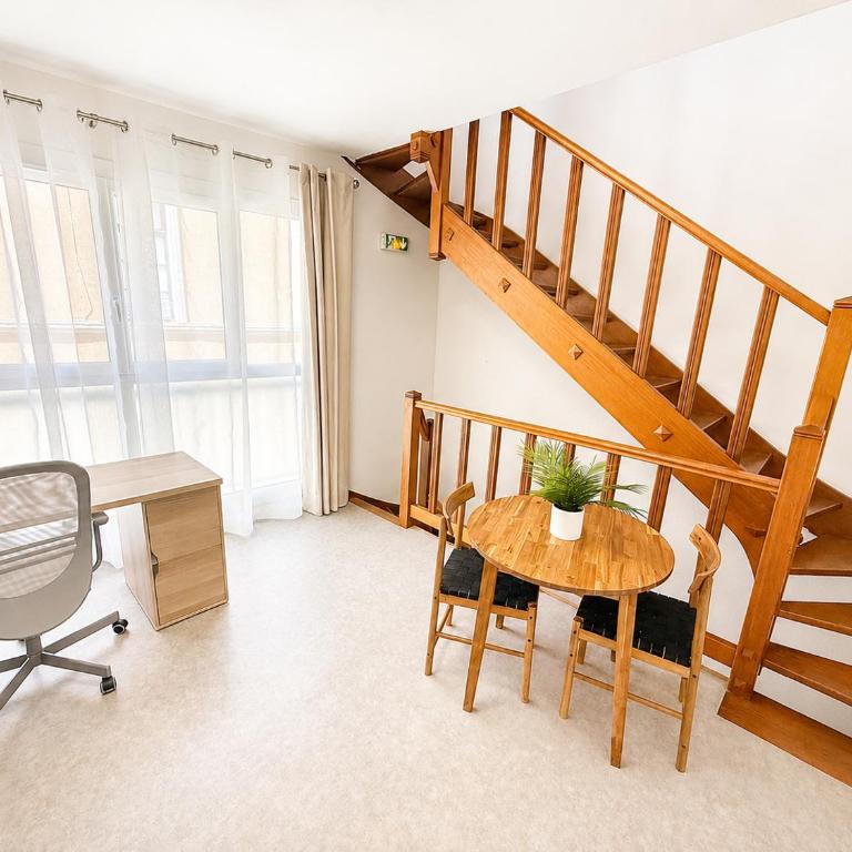 Cosy logement 5 chambres 100m2, Nîmes centre ville, Draps et serviettes, Climatisé, Parking gratuit, TGV, Arènes à pied 5 minutes - Appartement - 15