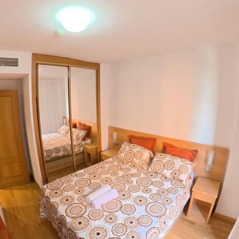 Apartamentos CON PISCINA CERCA FORMULA 1, ESTADIO METROPOLITANO, IFEMA, CLINICA DE NAVARRA Y AEROPUERTO-parking - Deluxe Apartment - 6