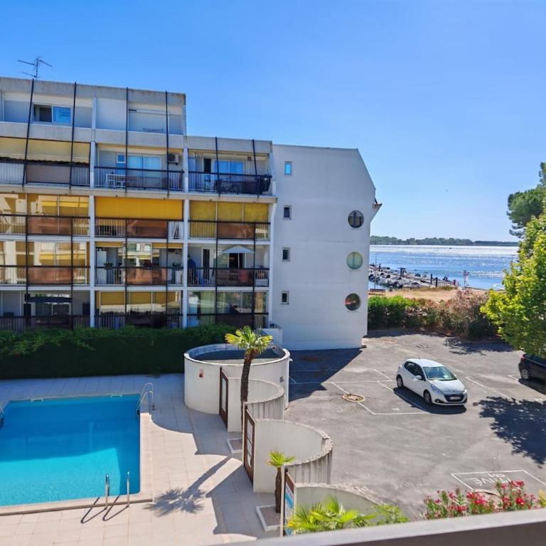 Two-room apartment with pool and private parking, view of Lake Ponant - Apartment mit 1 Schlafzimmer - 1