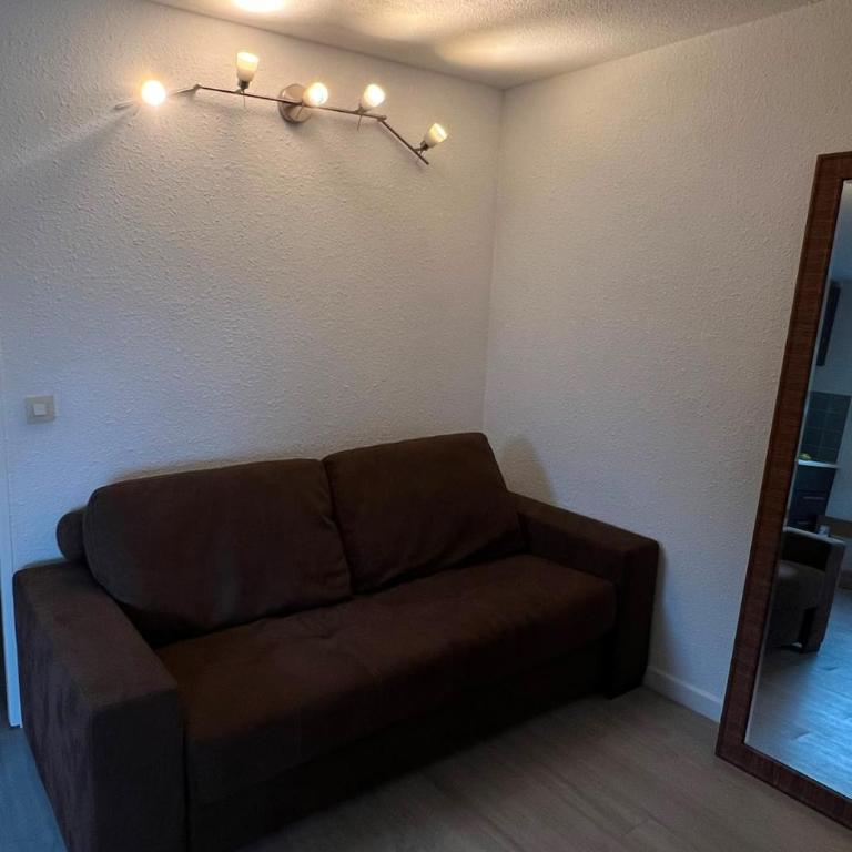 Two-room apartment with pool and private parking, view of Lake Ponant - Apartment mit 1 Schlafzimmer - 9