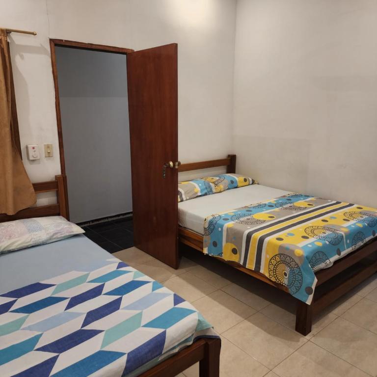Hospedaje Nathalia - Habitación Doble con baño privado - 1 o 2 camas - 3