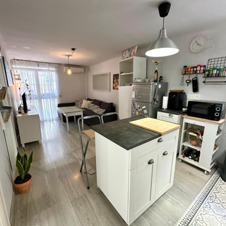 Apartamento próximo al palacio de congresos - Two-Bedroom Apartment - 8