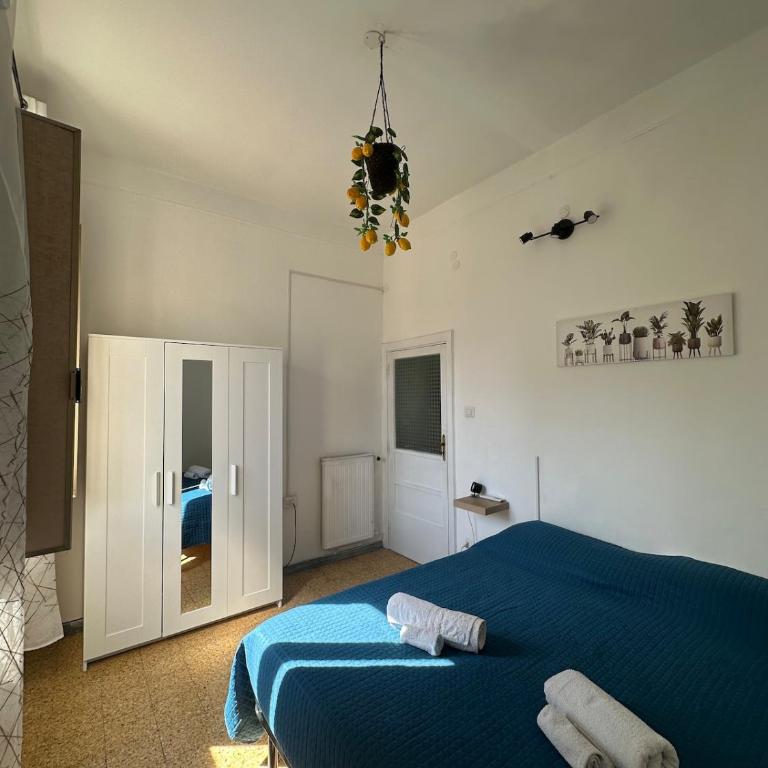 Elena's House - Three-Bedroom Apartment with Balcony - 17