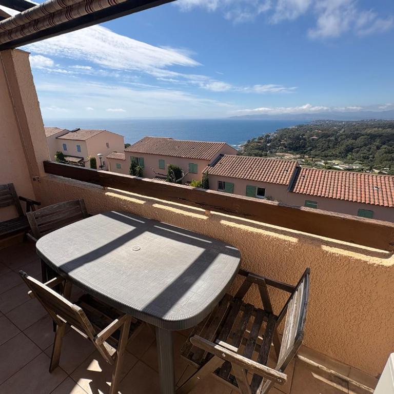 Appartement vue mer et Esterel avec piscine - Apartment mit 2 Schlafzimmern - 3
