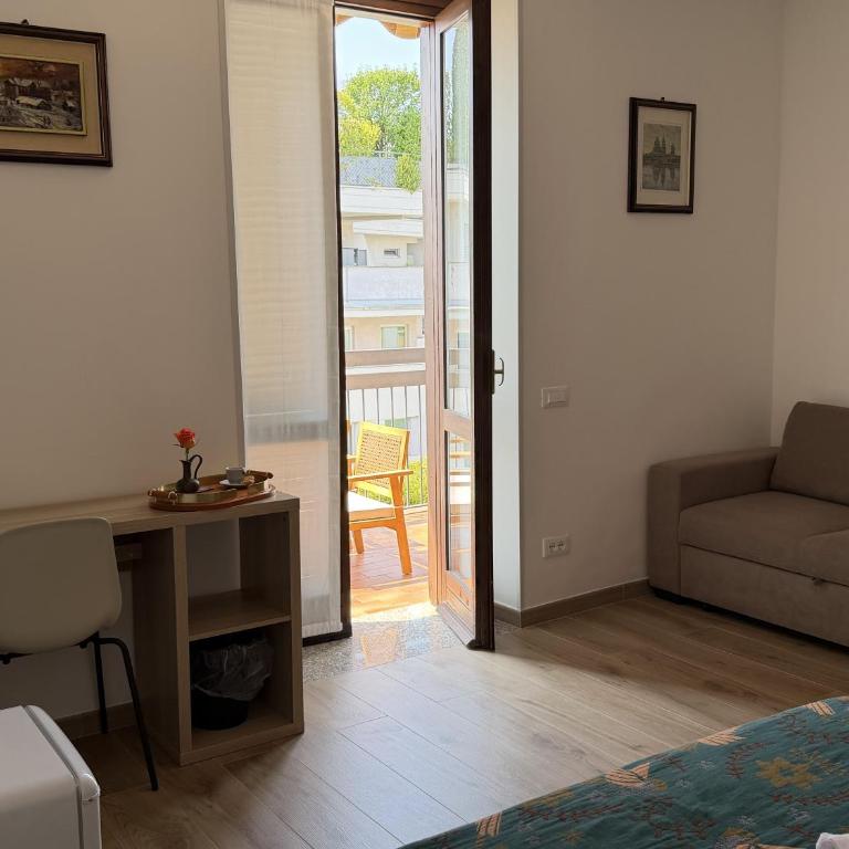 "The Moment"- rooms Bergamo center, self check-in, late Arrivals - Quadruple Room with Terrace - 22