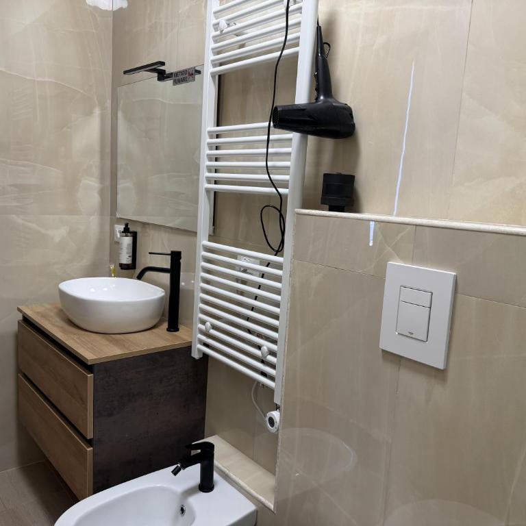 "The Moment"- rooms Bergamo center, self check-in, late Arrivals - Twin Room with Private Bathroom - 16