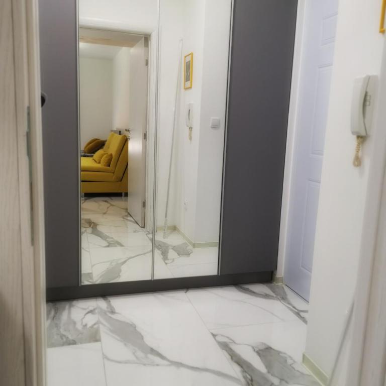 YellowOne - One-Bedroom Apartment - 8