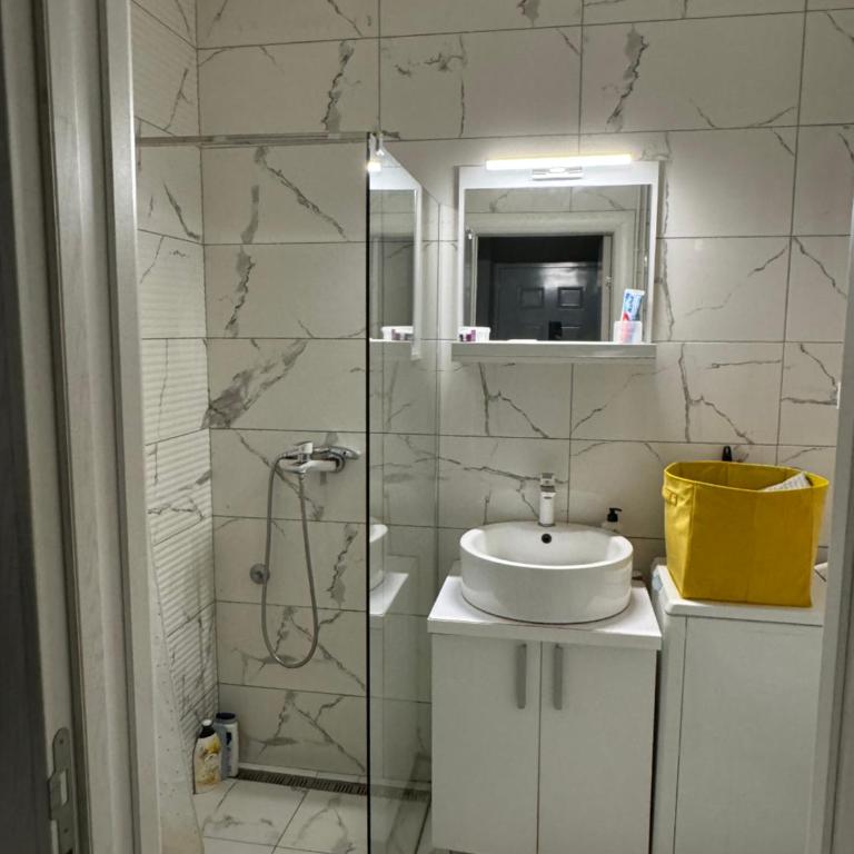 YellowOne - One-Bedroom Apartment - 10