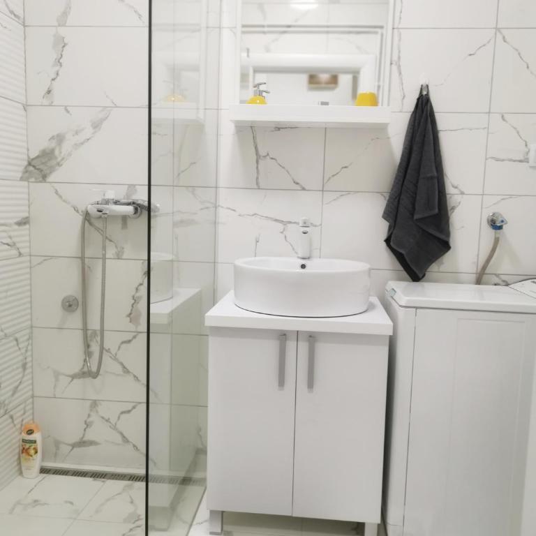 YellowOne - One-Bedroom Apartment - 6