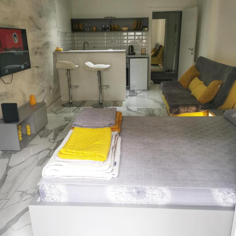 YellowOne - One-Bedroom Apartment - 4