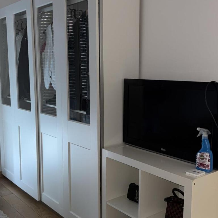 Charming 2 room garden level with garage - Appartamento con 1 Camera da Letto - 2