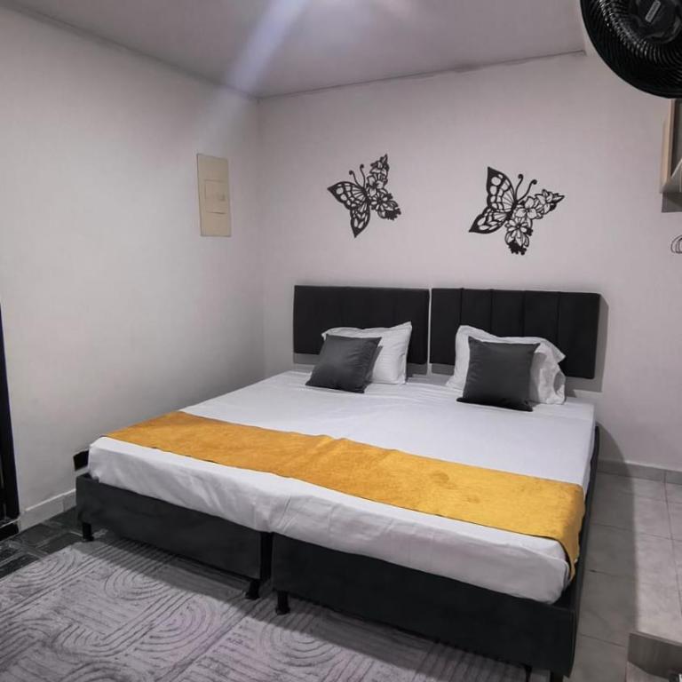 Hotel Medellin Colors La 80 - Double Room with Private Bathroom - 4