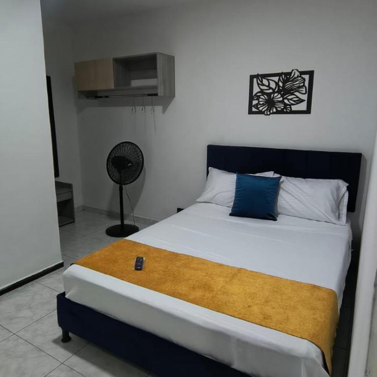 Hotel Medellin Colors La 80 - Double Room with Private Bathroom - 5