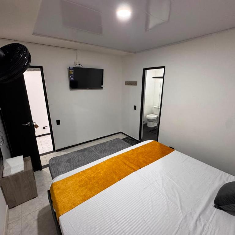 Hotel Medellin Colors La 80 - Double Room with Private Bathroom - 7