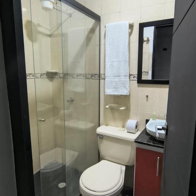 Hotel Medellin Colors La 80 - Double Room with Private Bathroom - 9