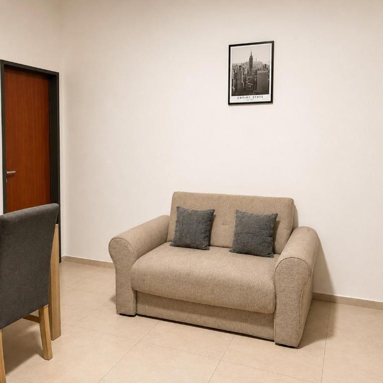 Loano III - Dpto Moderno 2 ambientes con Patio - Escobar Centro - Apartamento de 1 dormitorio con jardín - 2