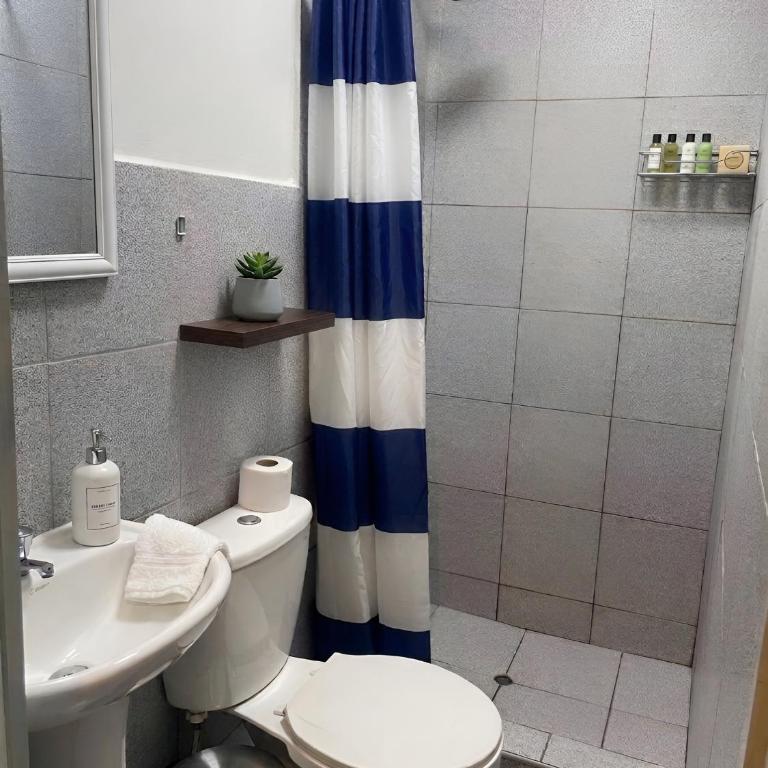 Tripper Monkey Guesthouse Miraflores - Habitación Doble con baño privado - 3