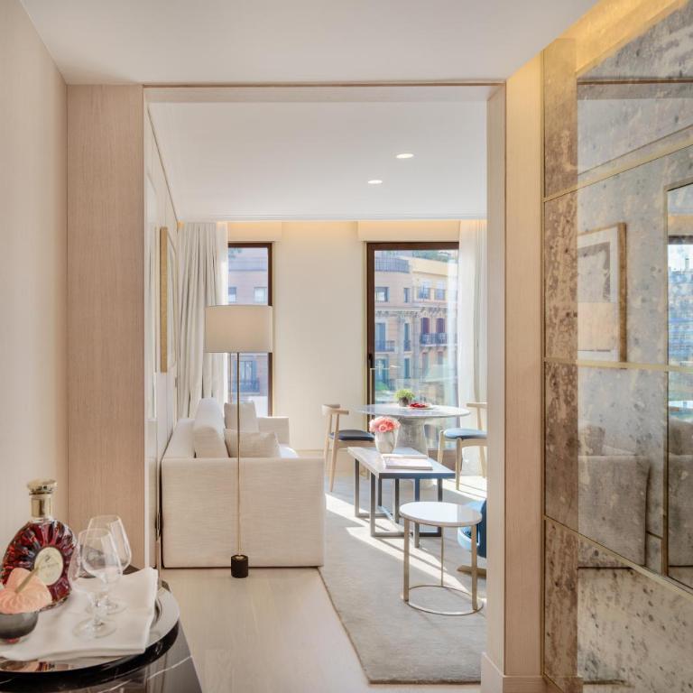The One Barcelona GL - Suite with City View - 5