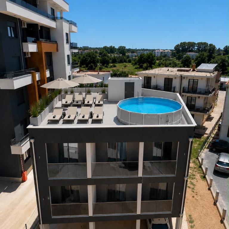 Maxhuri Apartments - Studio - 3