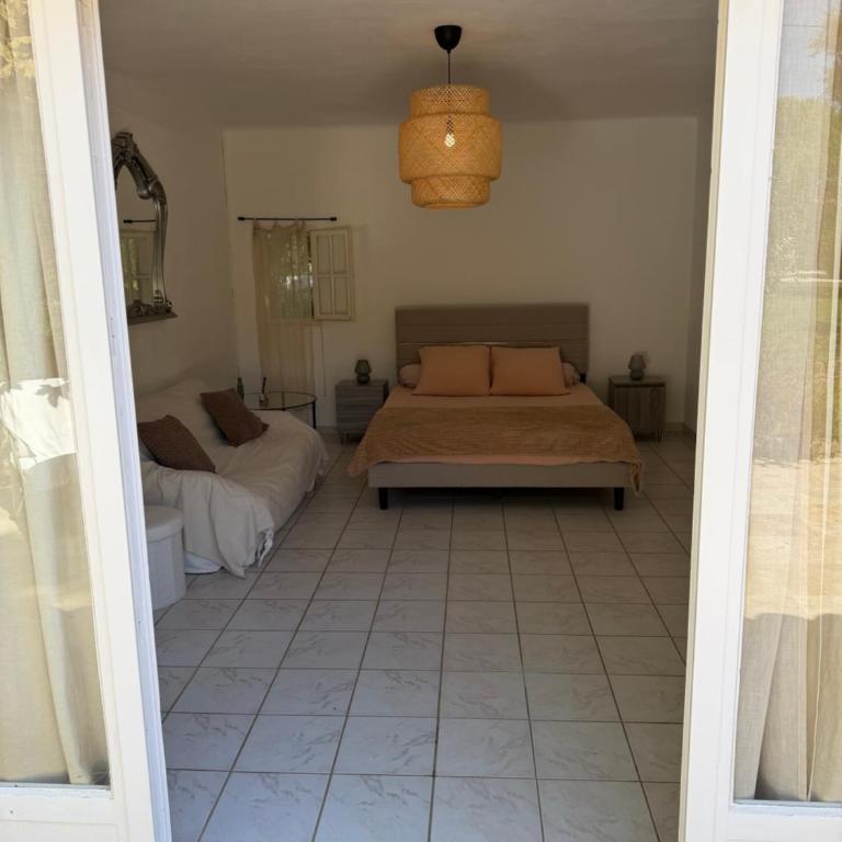 Cabanon indépendant tout confort avec terrasse et accès piscine - Maison 1 Chambre - 13