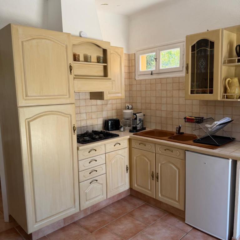 Cabanon indépendant tout confort avec terrasse et accès piscine - Maison 1 Chambre - 10