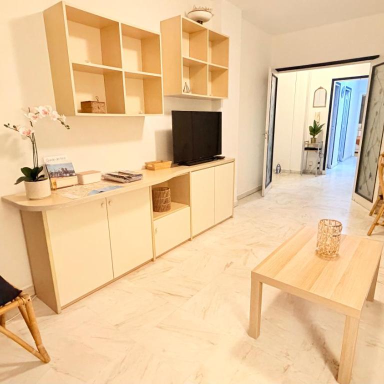 Sea view, Promenade des Anglais, 180 degree balcony, 4 people - Appartement 2 Chambres - 31