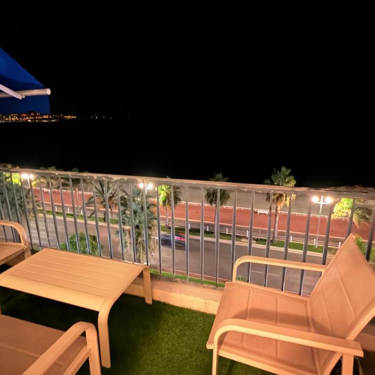 Sea view, Promenade des Anglais, 180 degree balcony, 4 people - Appartement 2 Chambres - 10