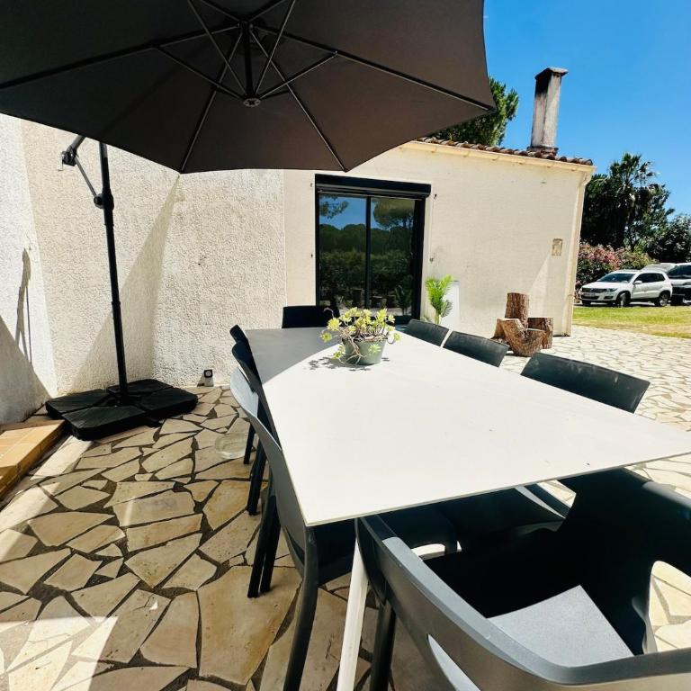 Villa Domitia - Jacuzzi privé - 8 pers - Three-Bedroom Villa - 24