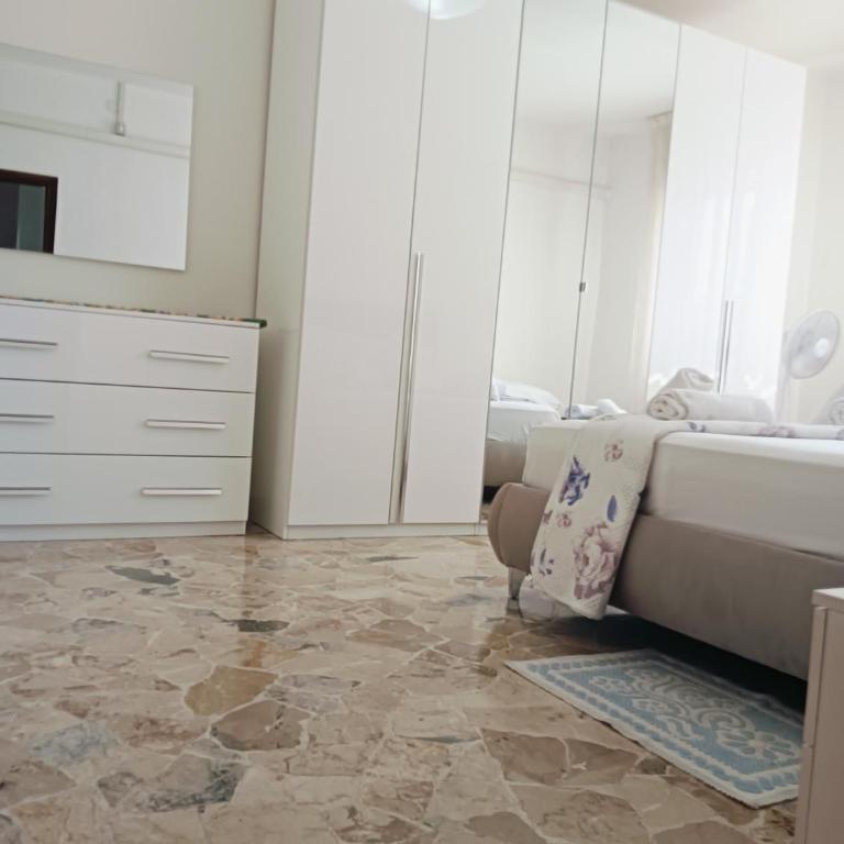 Aaron Guest House - Superior Apartment mit Balkon - 22