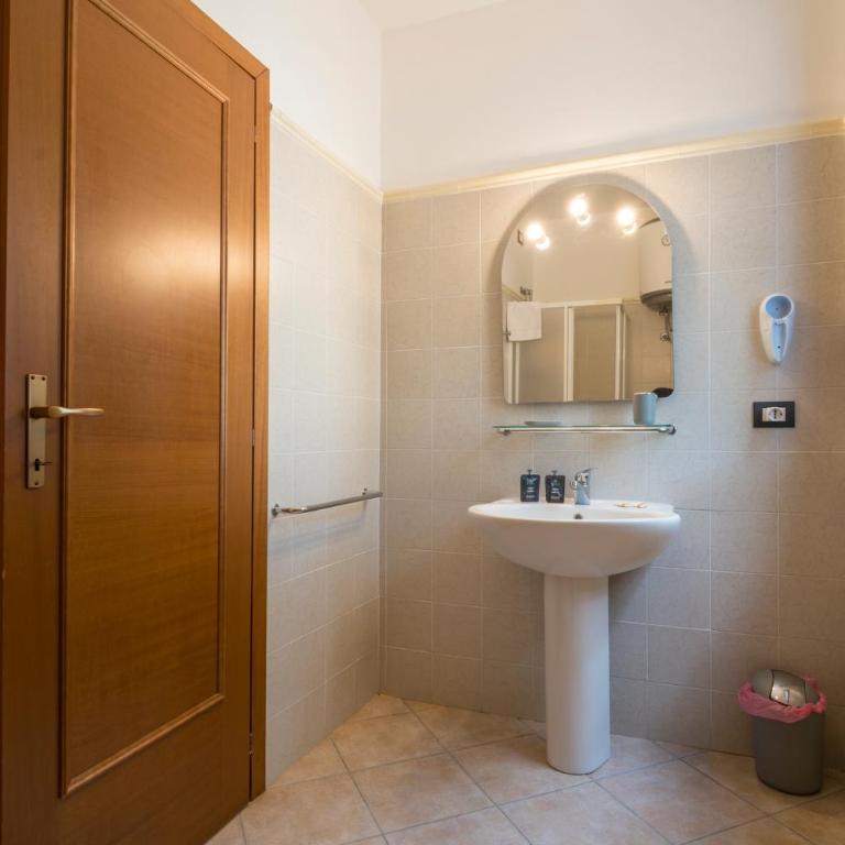 Residence Hotel Monte Ricciu Nuova Gestione - Camera Matrimoniale - 12