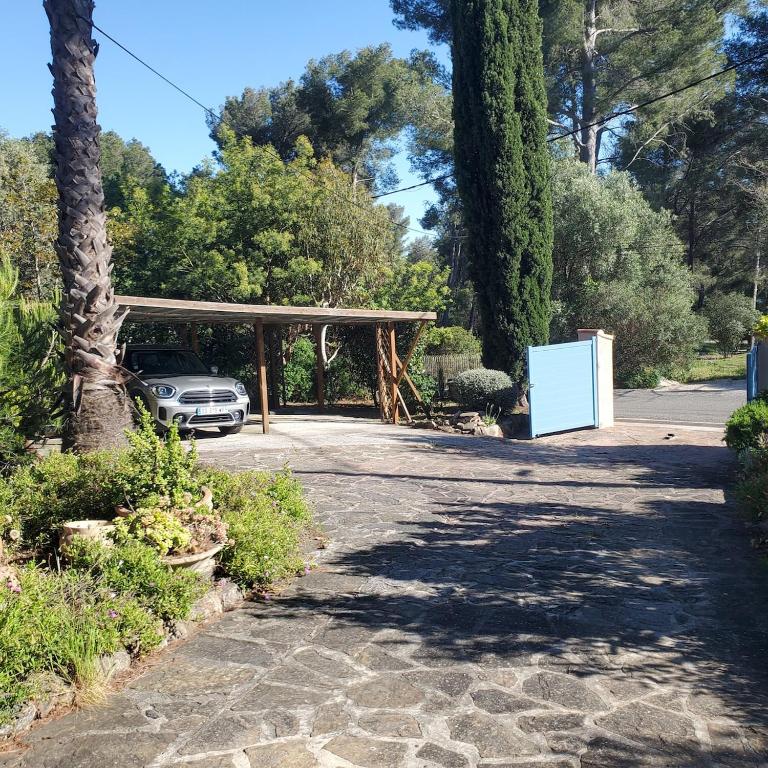 T2 calme et cozy à 5 minutes from Almanarre - Appartement 1 Chambre - 4
