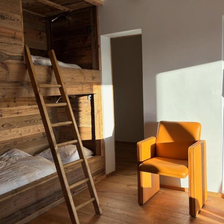 Casa Gherdëina, ski-in, ski-out mountain gem - Two-Bedroom Apartment - 21
