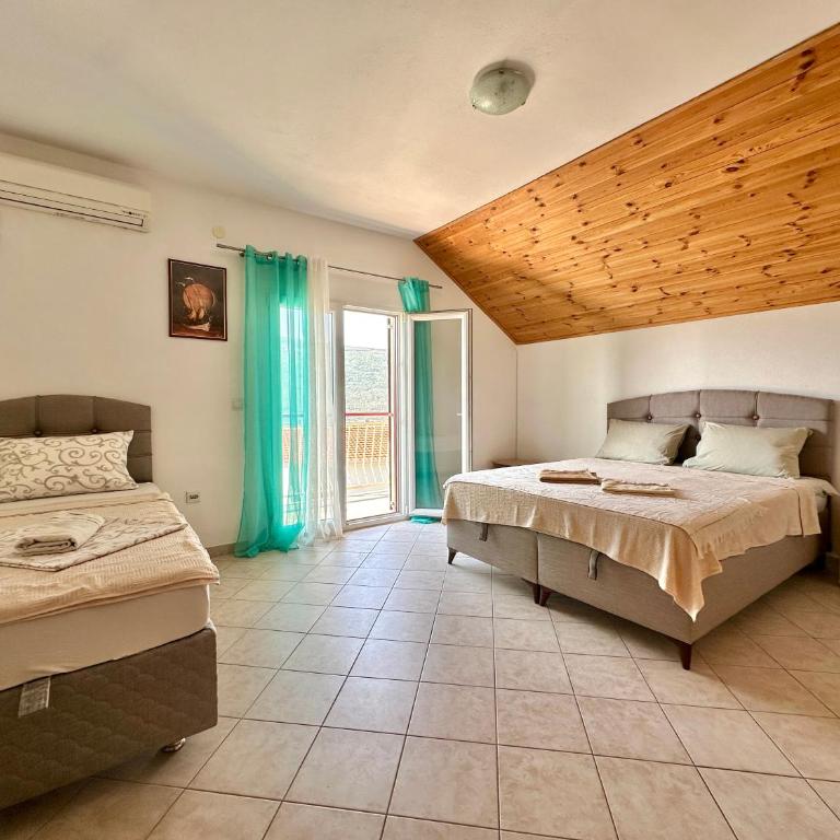 Vavic Apartments - One-Bedroom Apartment with Balcony and Sea View - 14