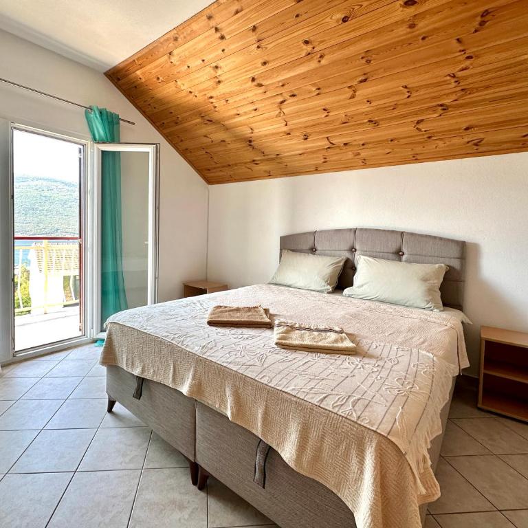 Vavic Apartments - One-Bedroom Apartment with Balcony and Sea View - 17