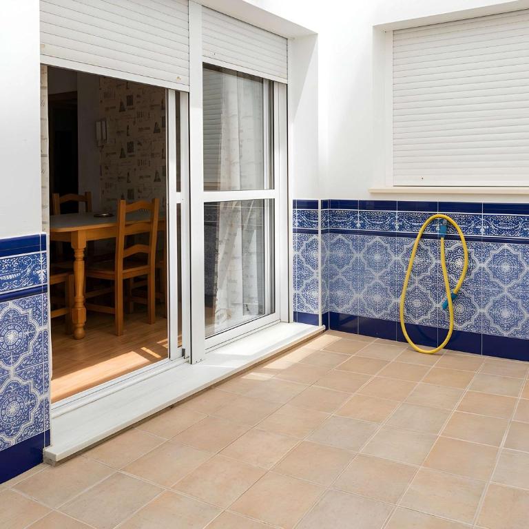Apartamentos Tranquilos Conil Facil Aparcamiento con patio interior solo capetamos familias y parejas - Appartement - 5
